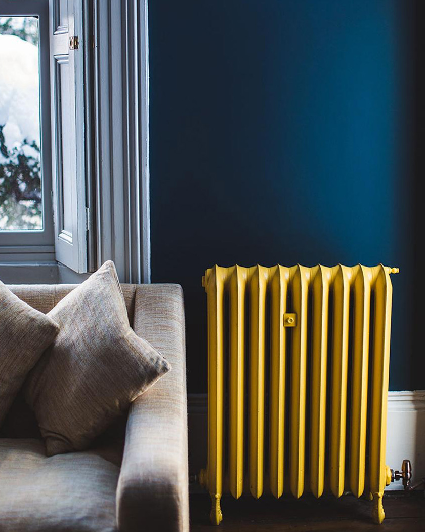 deco bleu canard jaune radiateur fonte peint