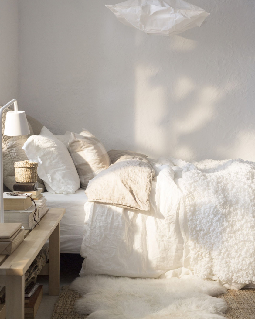 deco chambre cosy accumulation textile blanc
