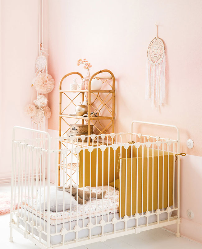 deco chambre bébé rose pastel
