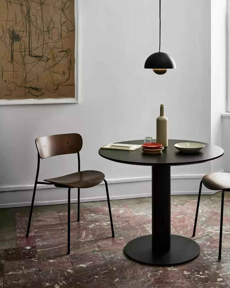 chaise minimaliste noir bois