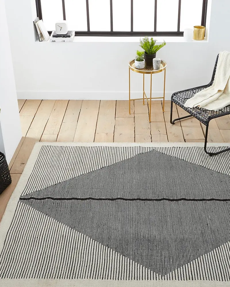 tapis moderne raye noir blanc gris