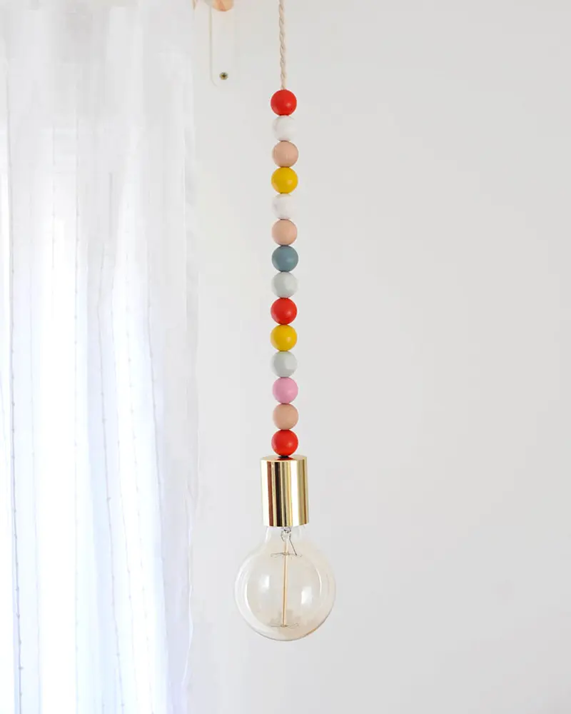 suspension luminaire bois diy perles colorées