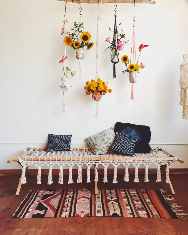 deco salon banquette macrame