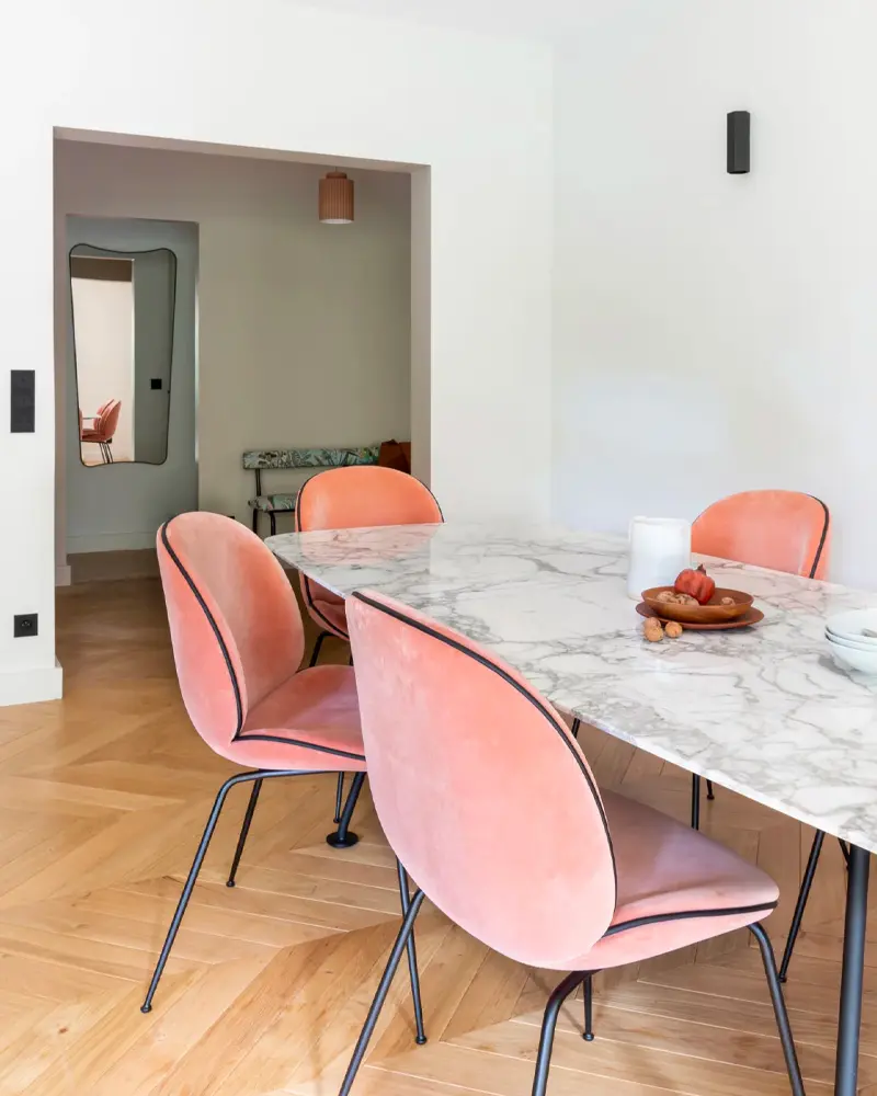 salle a manger moderne marbre blanc velours rose