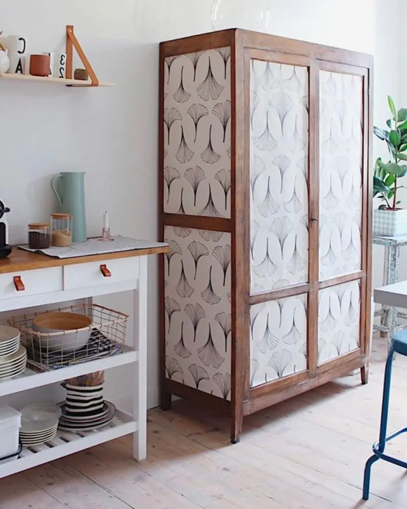 armoire parisienne papier peint