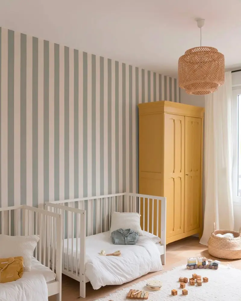 armoire parisienne jaune enfant