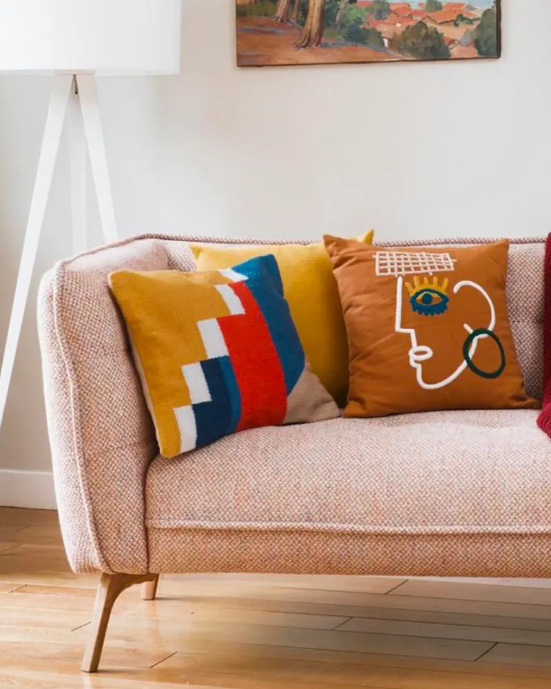 coussin visage deco salon