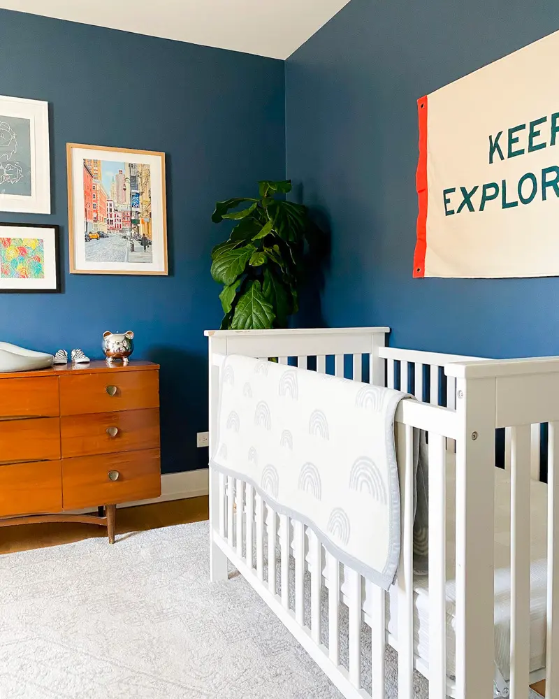 deco chambre bebe moderne vintage bleu blanc