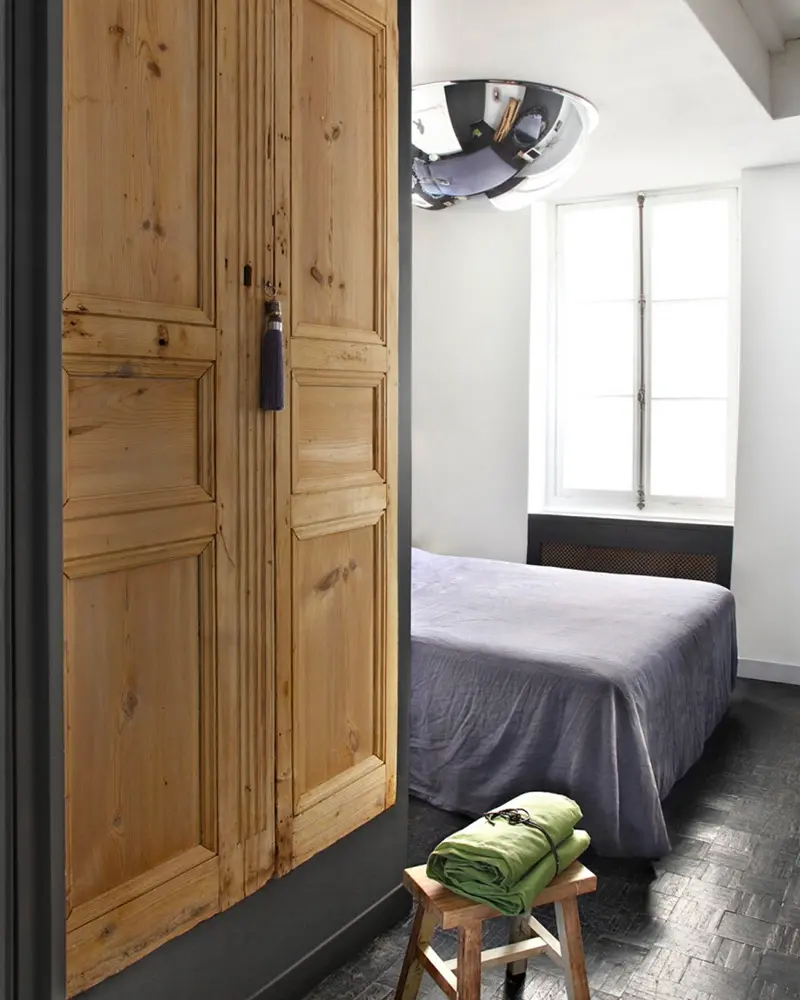 fermer placard porte battante