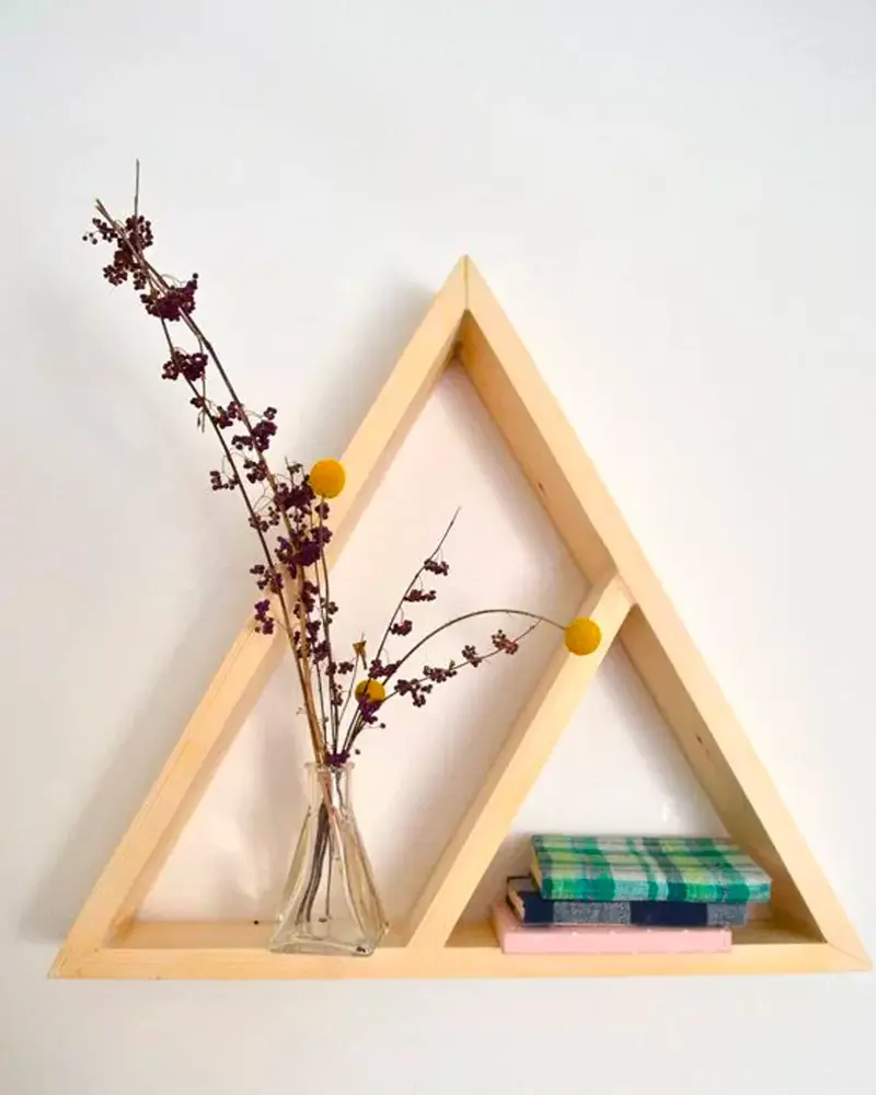 etagere murale triangle bois diy