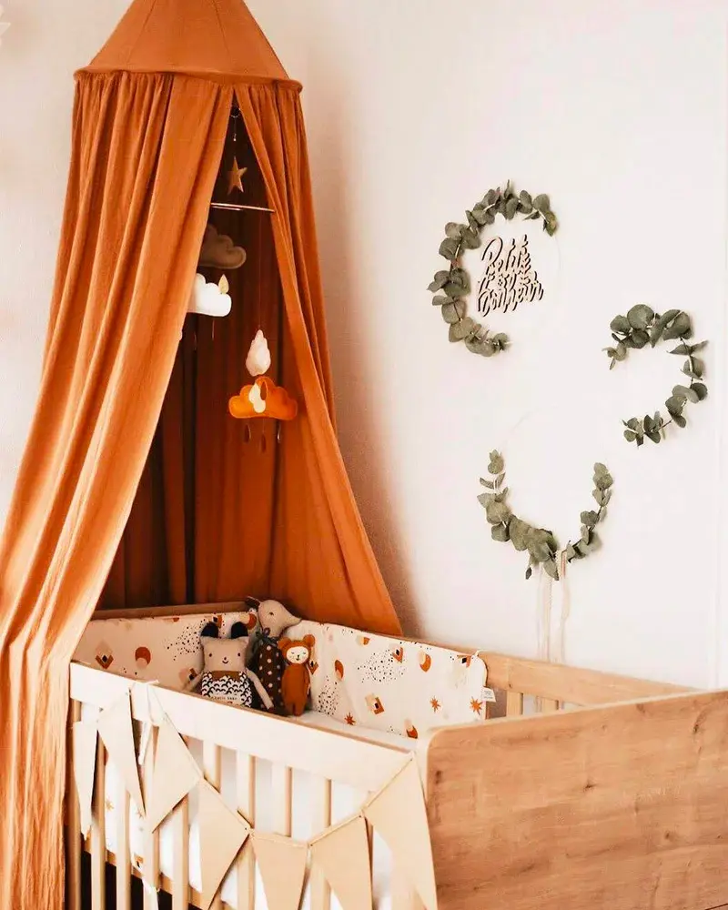 deco chambre bebe ciel de lit orange