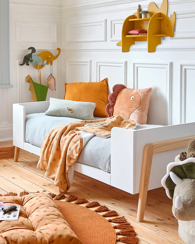 deco chambre enfant jaune blanc