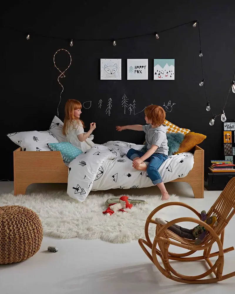 deco chambre enfant moderne mur noir