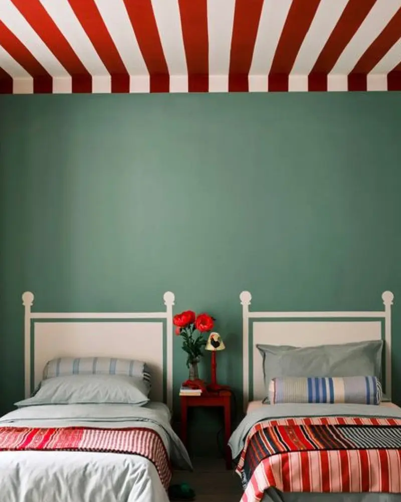deco chambre enfant rouge vert