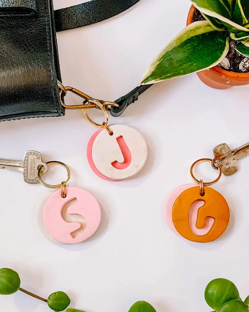 porte cle initiale fimo diy