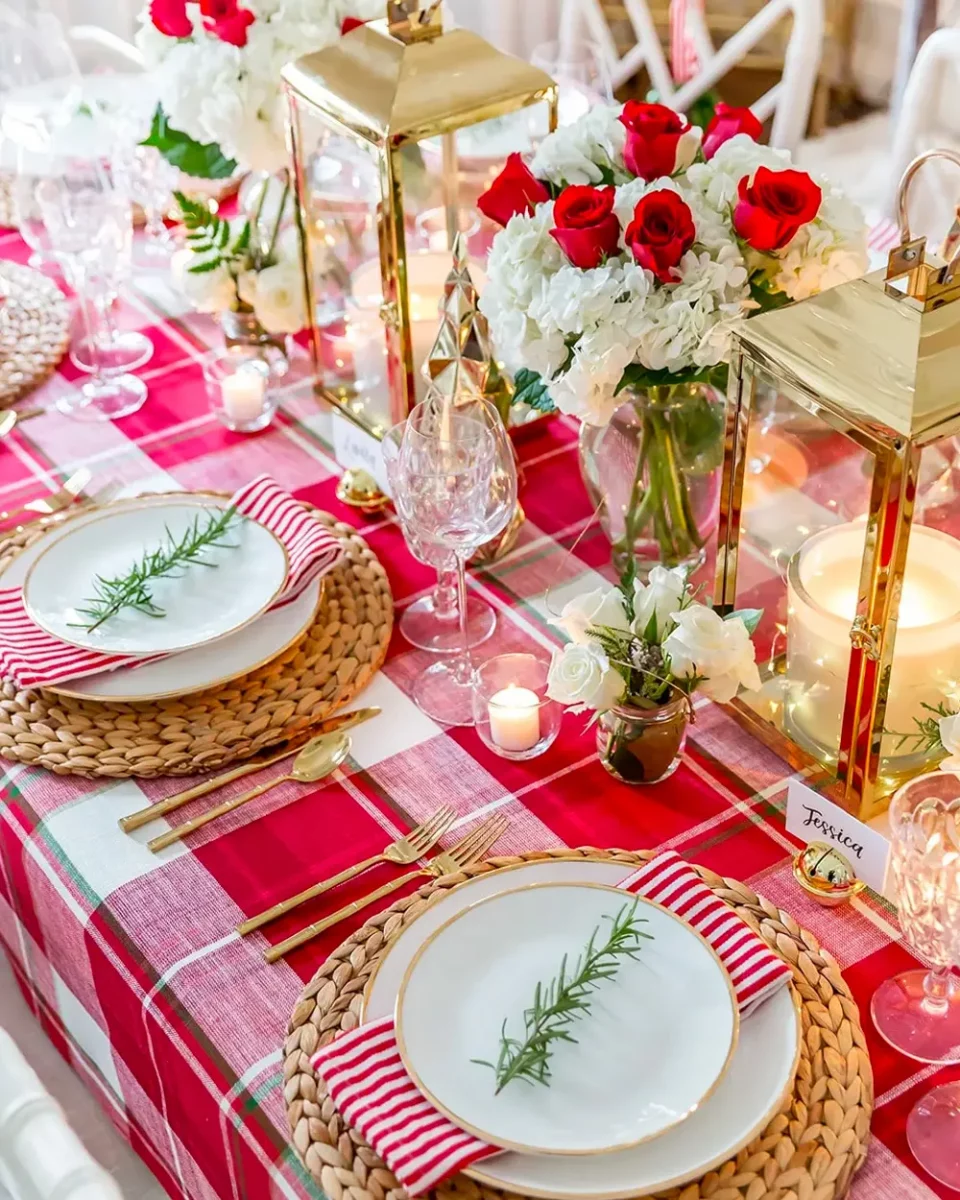 deco table noel rouge naturelle dore