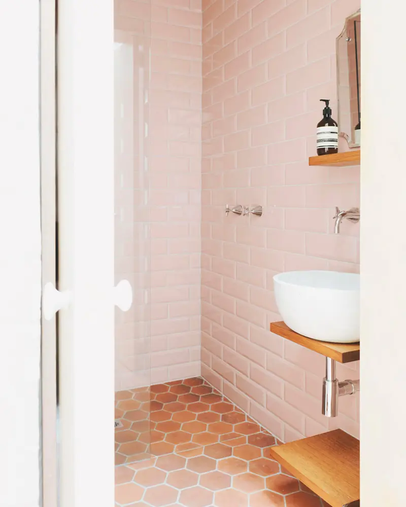 deco salle de bain sol terre cuite carralge metro rose
