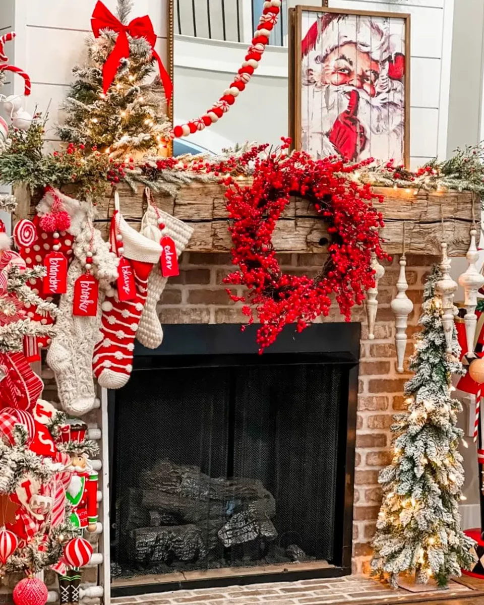 deco cheminee noel rouge chaleureuse