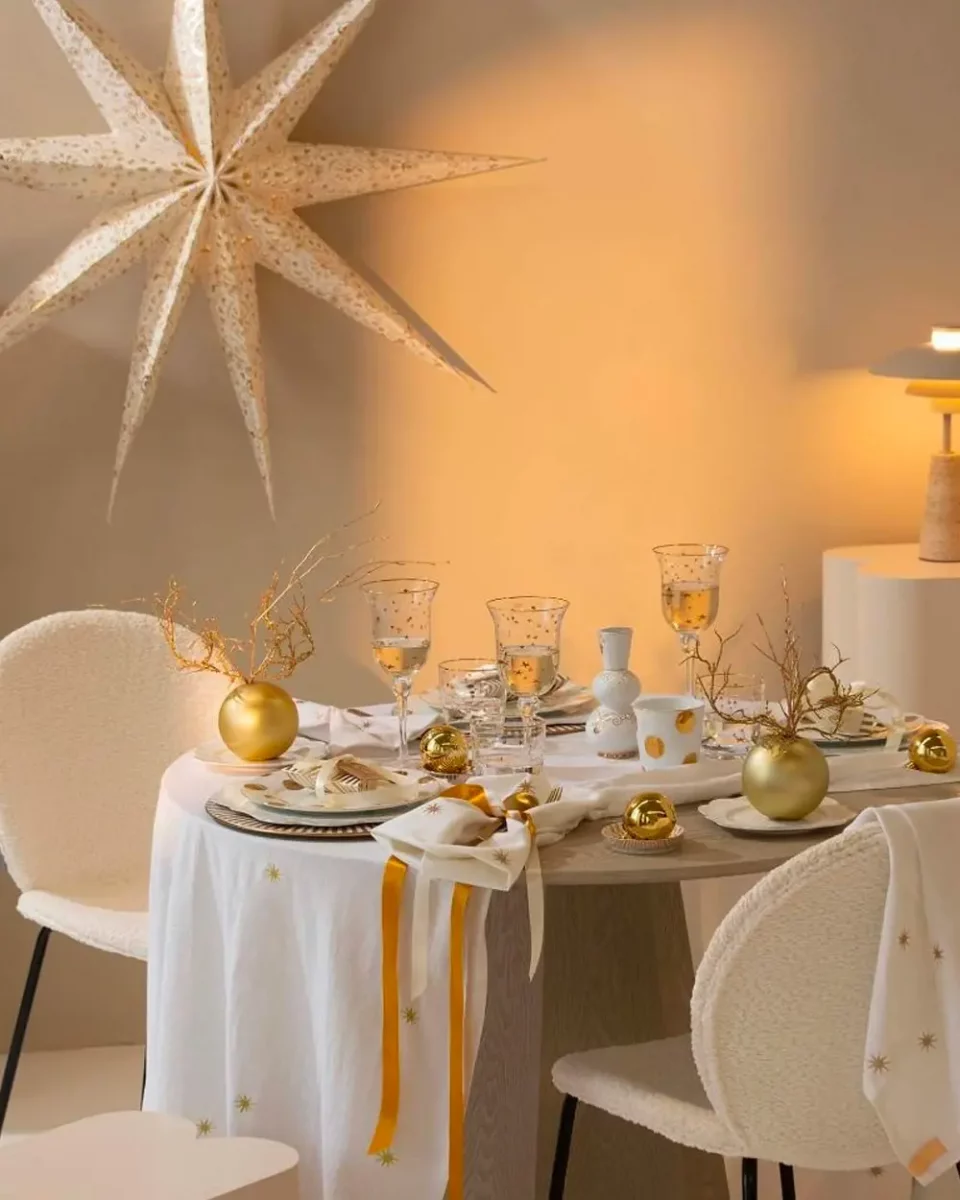 deco salle a manger noel moderne dore blanc