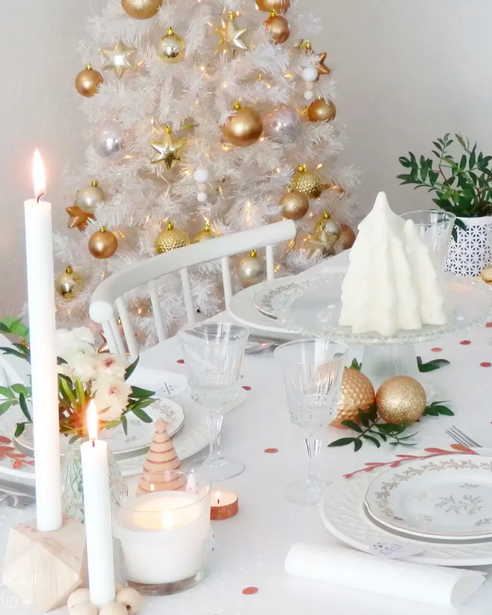deco table noel moderne blanc dore