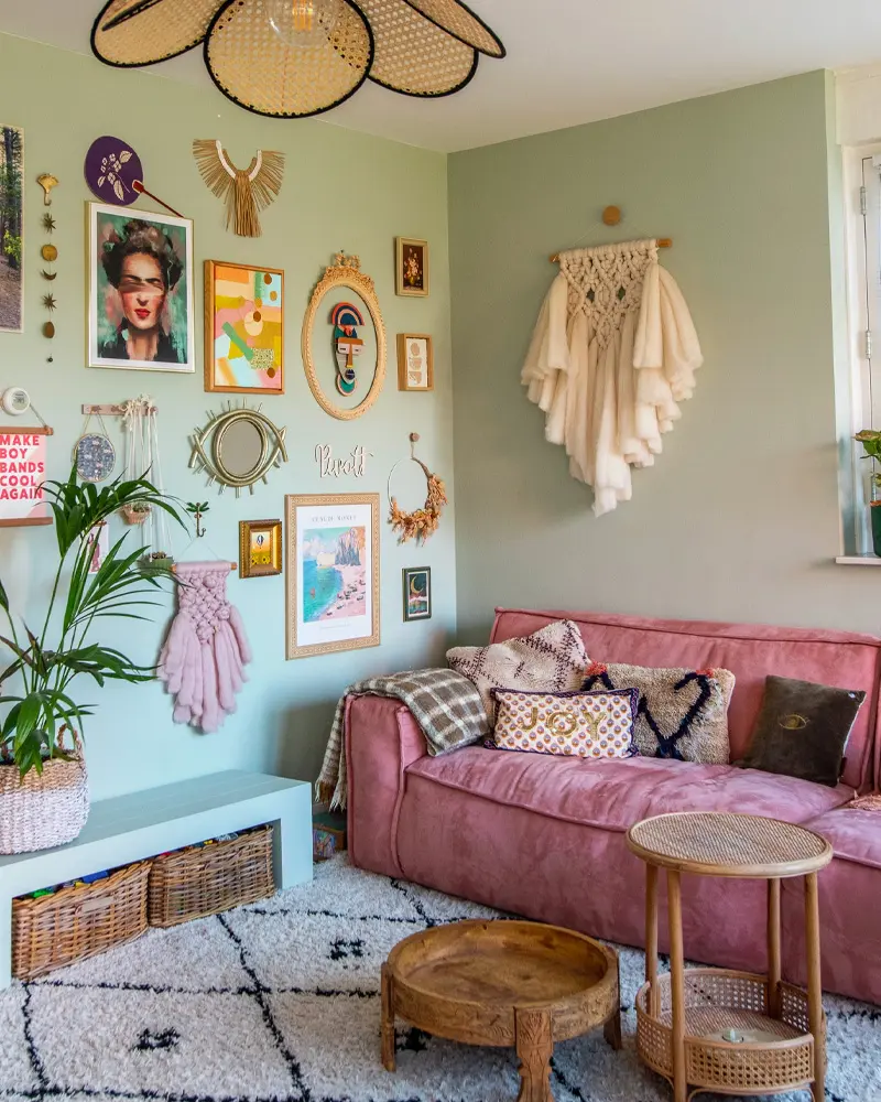 deco salon boheme canape velours rose