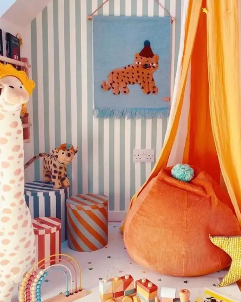 deco chambre enfant cirque coloree