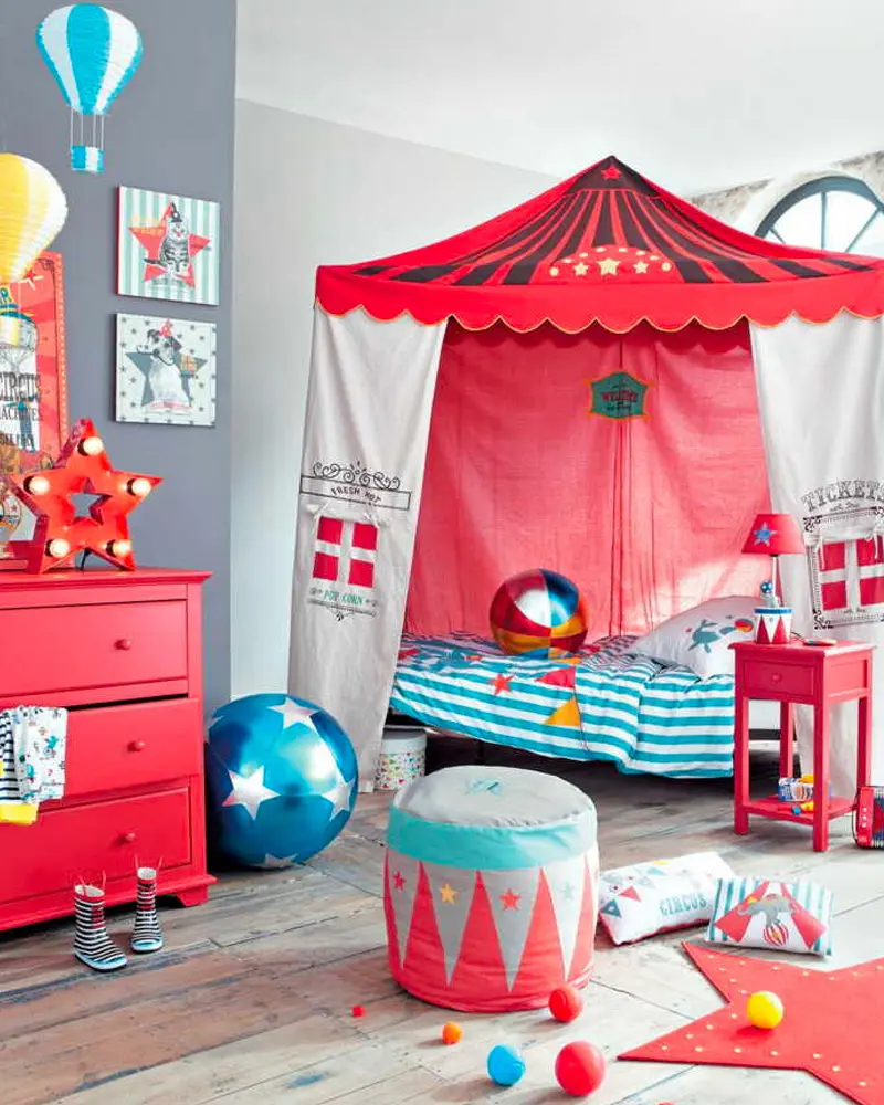 deco chambre enfant cirque rouge
