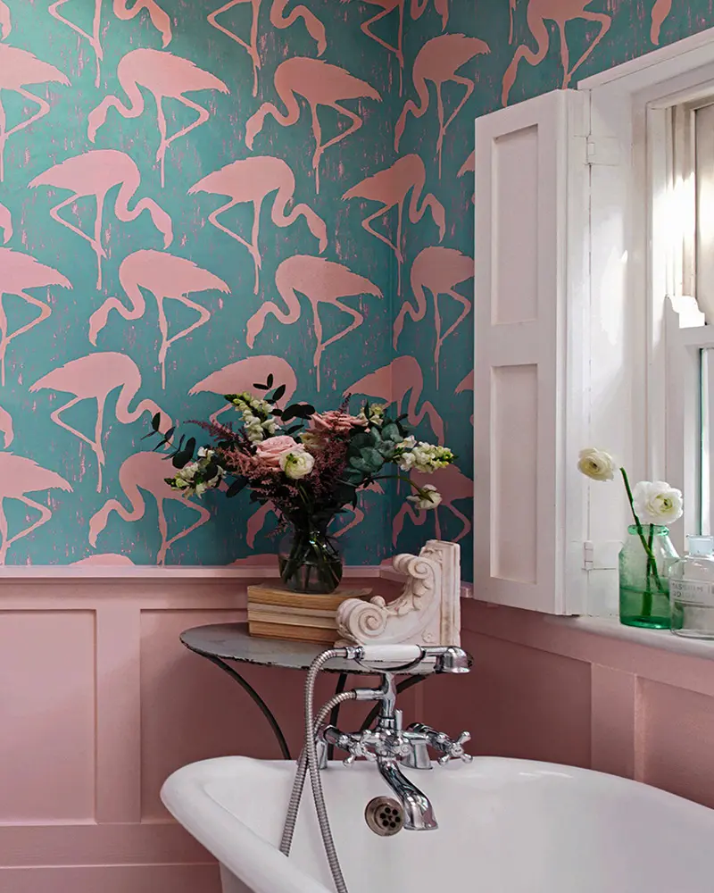 deco salle de bain retro papier peint flamand rose
