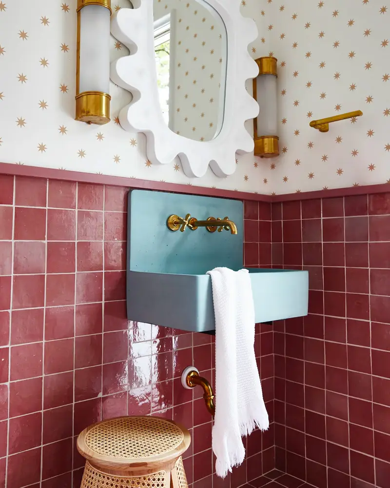 carrelage rose framboise deco salle de bain