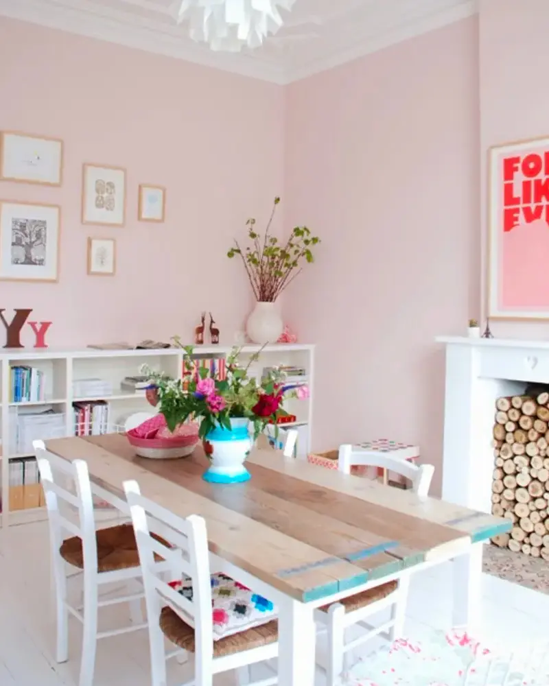 deco salle a manger chaleureuse rose blanc