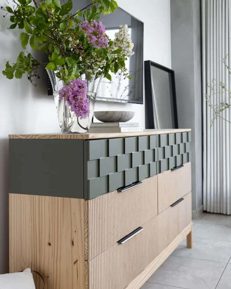 commode tarva damier bois ikea hack