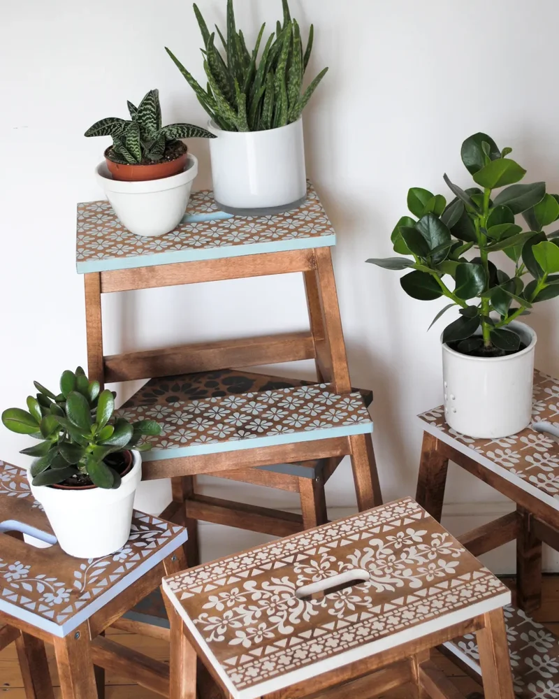 marche pied bekvam motif peinture ikea hack