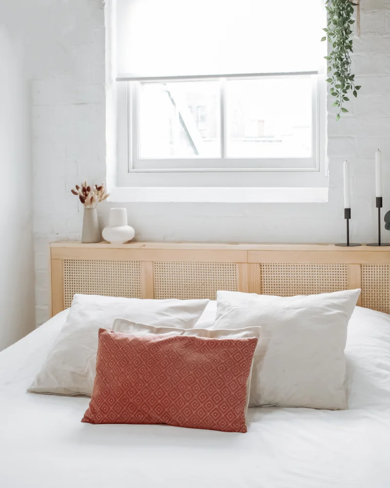 tête de lit cannage avec étagère ivar ikea diy la chambre