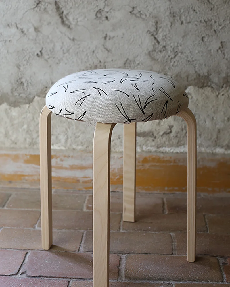 ikea hack tabouret frosta tissu motif