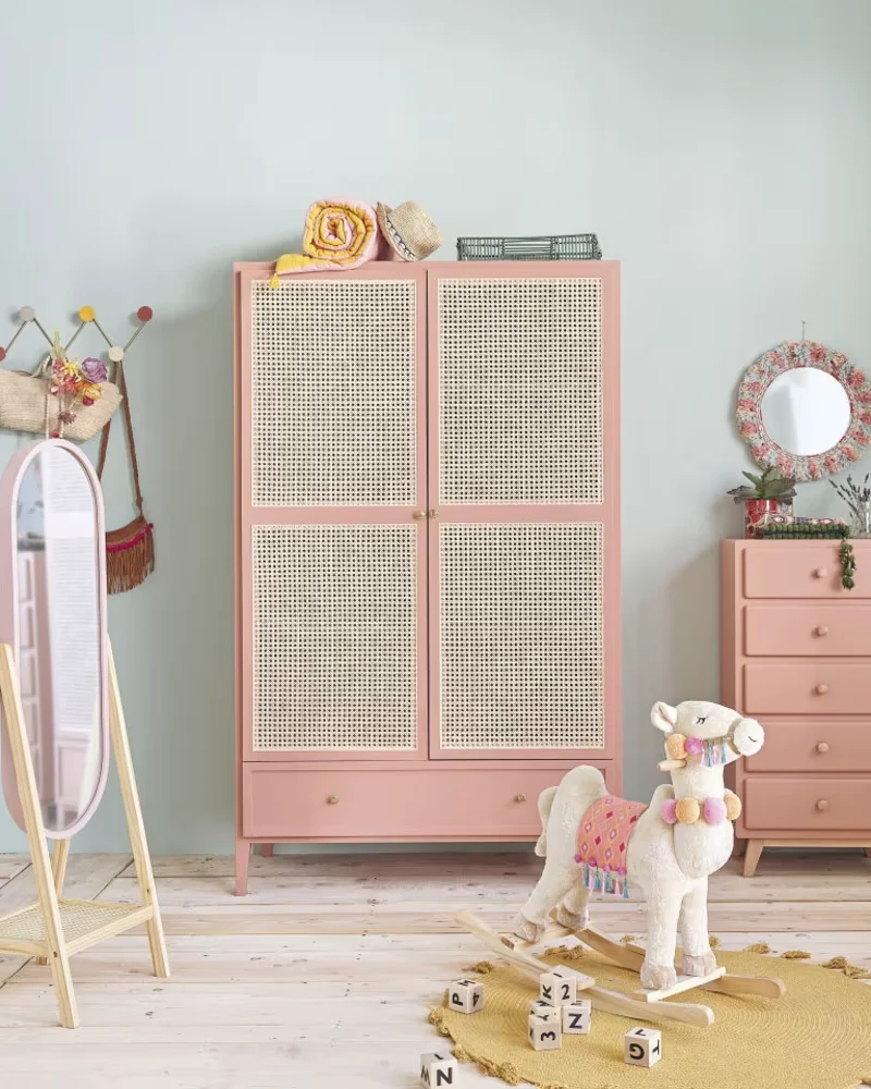 petite armoire en cannage rose Maisons du Monde