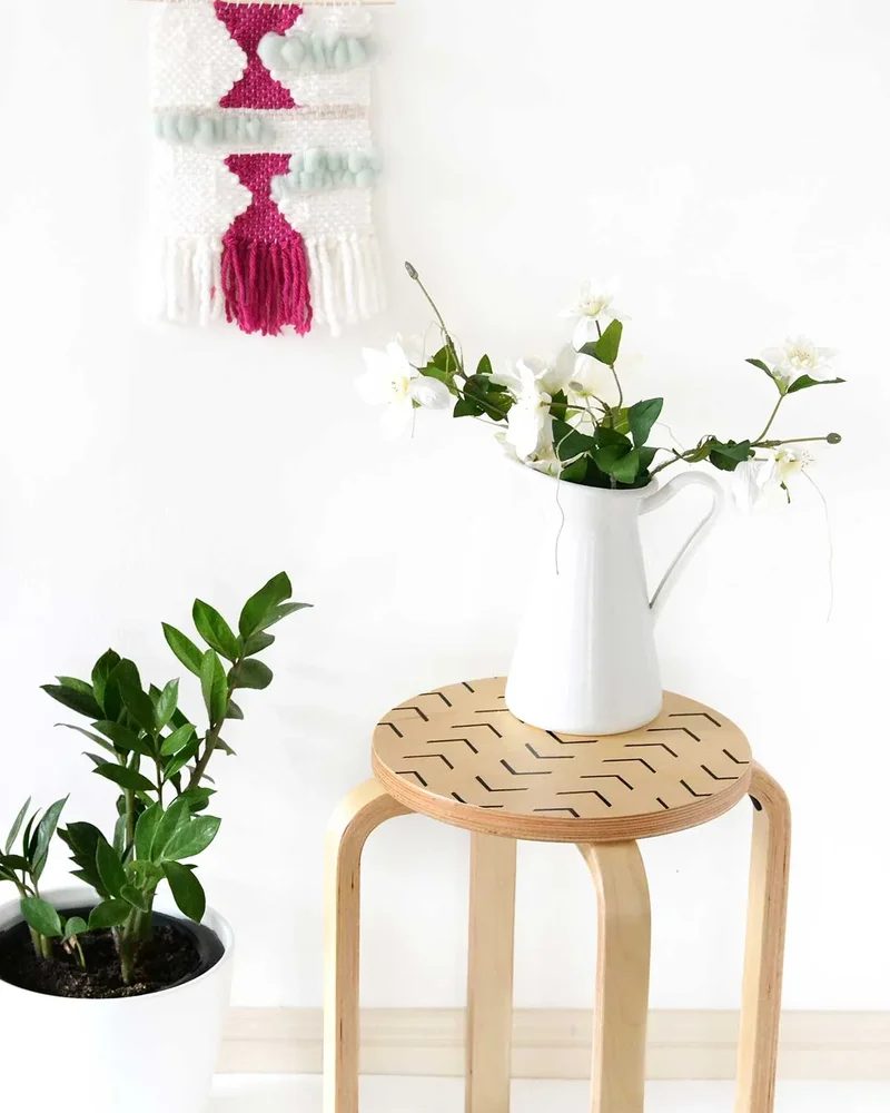 ikea hack tabouret frosta motifs graphiques feutre