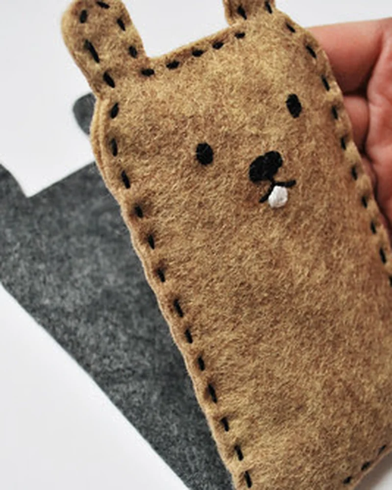 housse telephone diy ours feutrine
