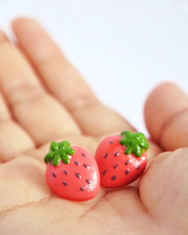 boucle oreille diy fraise pate polymere