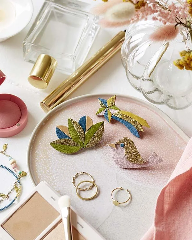 broche diy cuir paillette