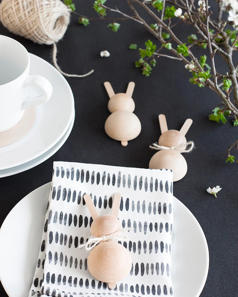 marque place paques diy lapin bois