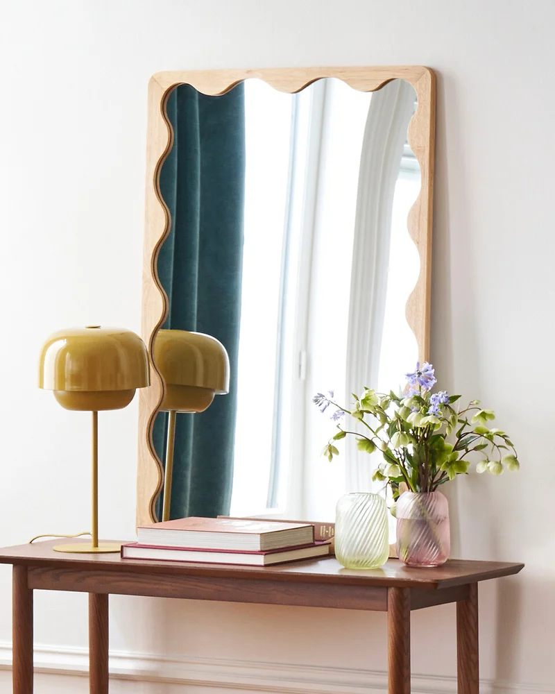 Miroir cadre ondulé en bois clair La Redoute