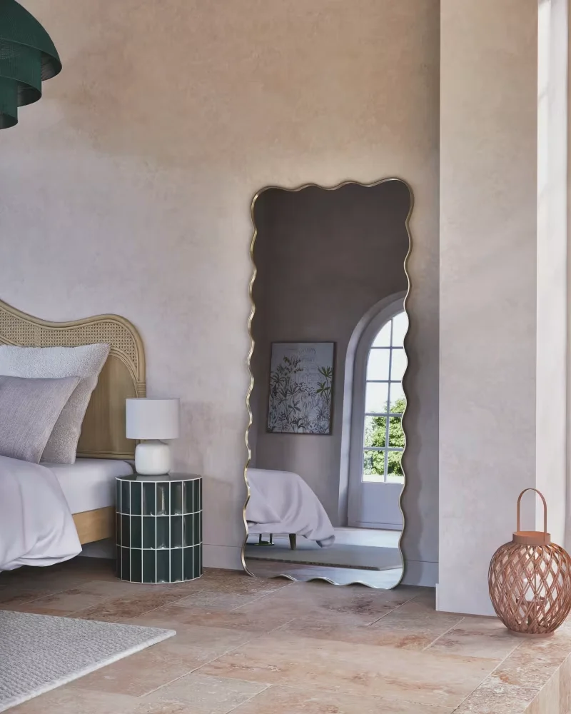 Grand miroir ondulé en métal doré Maisons du Monde