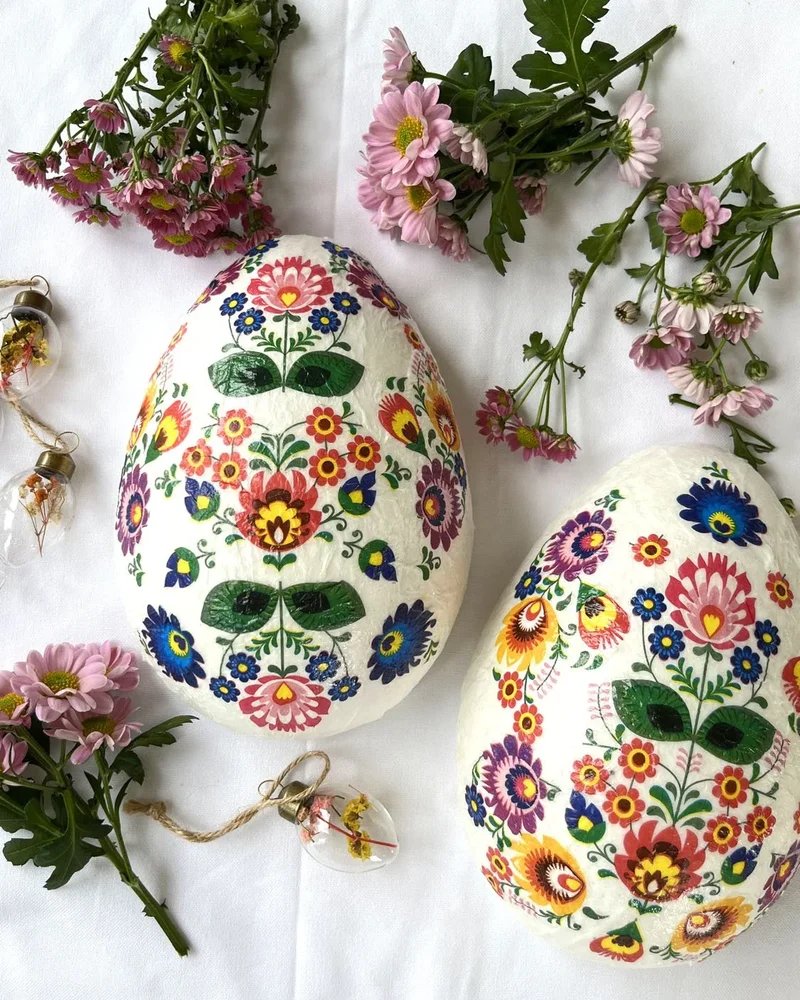 oeuf de paques diy serviette motifs colores