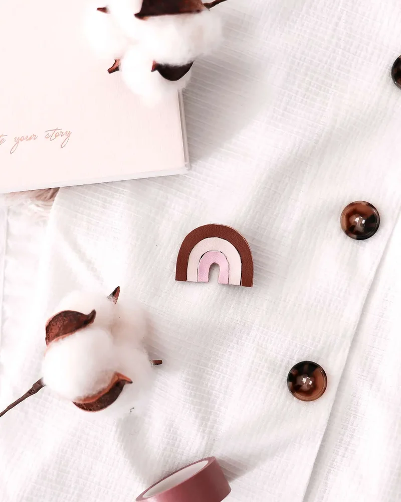 broche diy arc en ciel cuir