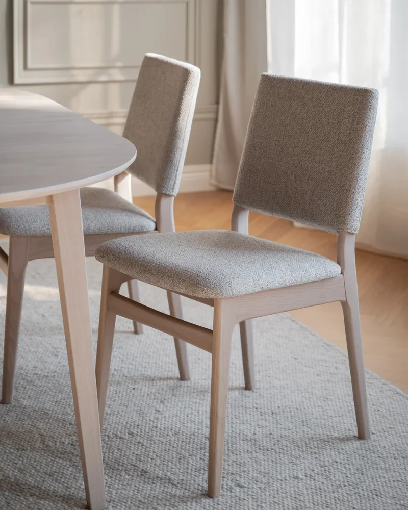 Chaise en tissu beige et chêne blanchi Westwing