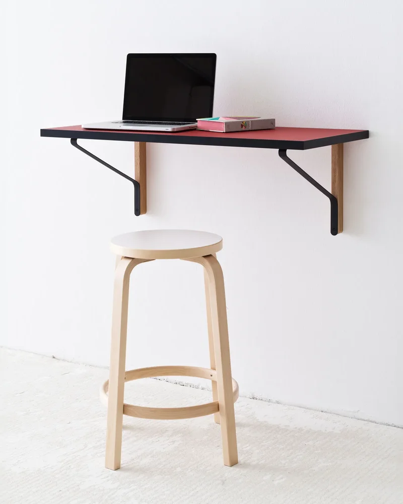 Bureau mural rouge madeindesign.com