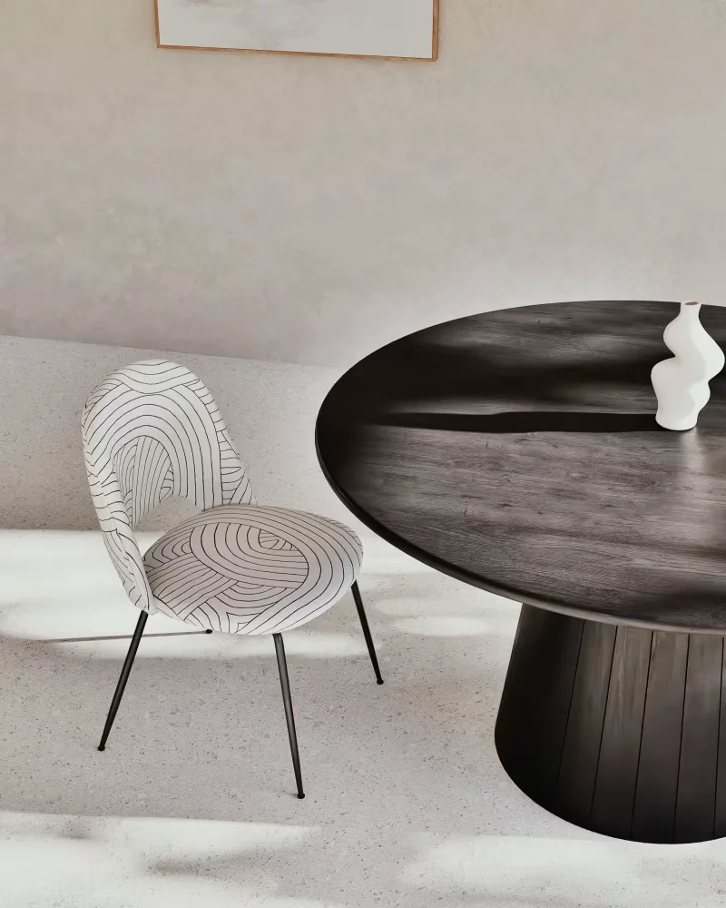 Chaise en tissu à motifs noirs et blancs Maisons du Monde