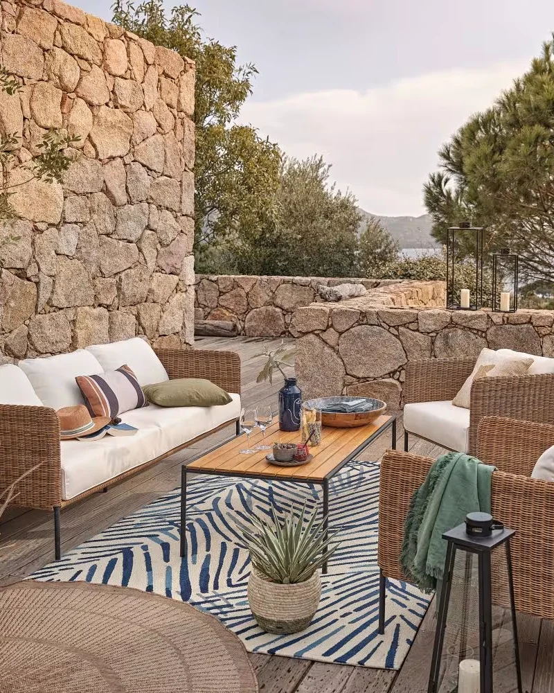 Fauteuil de jardin rotin et coussins écrus Maisons du Monde