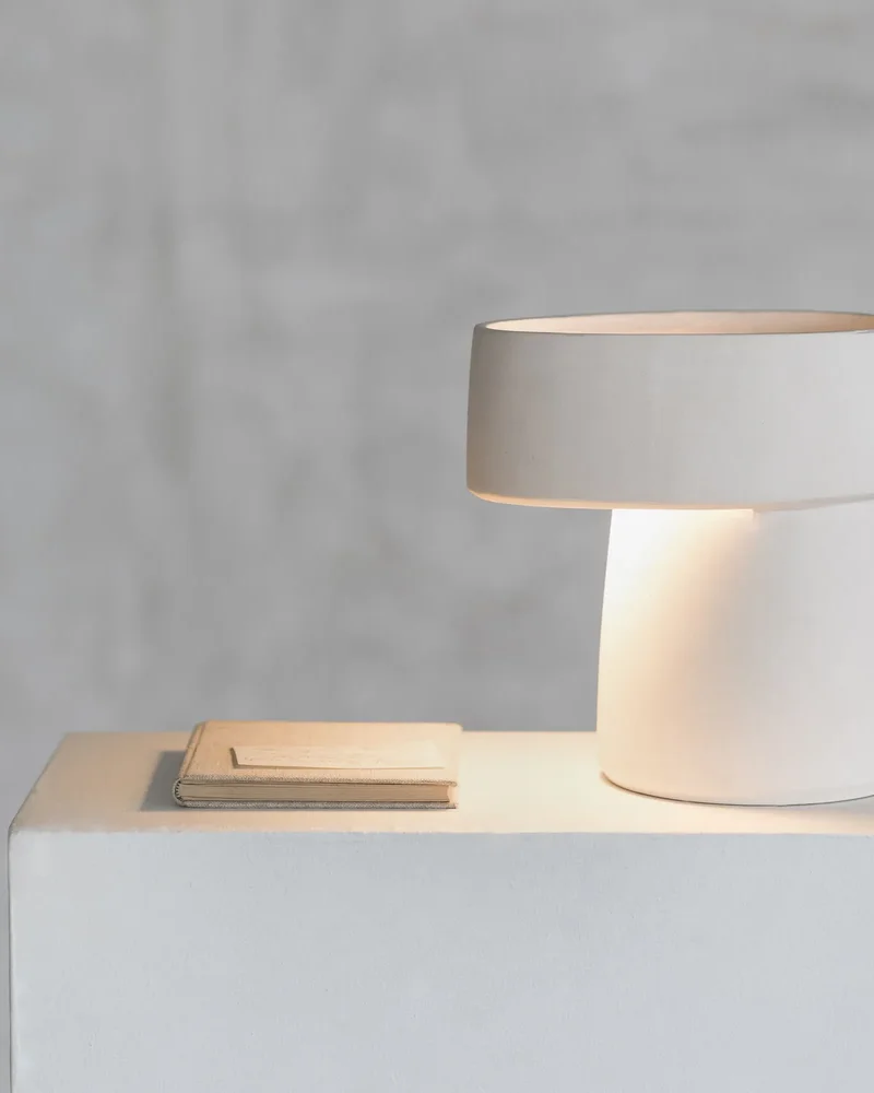 Lampe en céramique blanc mat madeindesign.com