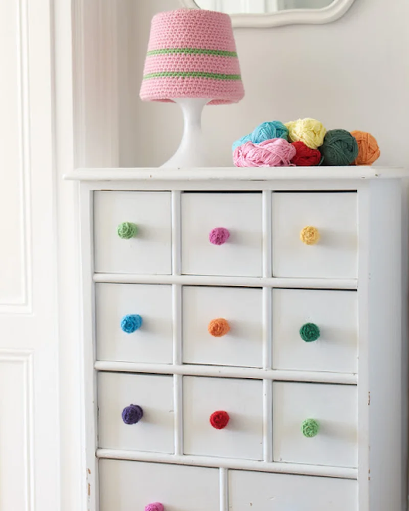 poignee meuble diy pompon colore